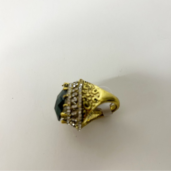 Elegant Green and Gold Statement Ring - Picture 5 of 6